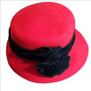Da-Me - 1920s Vintage Bell Hat - On Red and Black